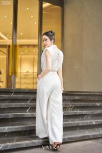 กางเกงขายาวผู้หญิงเอวสูงสีงาช้าง ขากว้าง ผ้าทวีด สีขาวนวล กระเป๋าติดกระดุมตกแต่ง สไตล์ออฟฟิศ ทางการ หรูหรา ยี่ห้อ ELVANE - Product Image 4