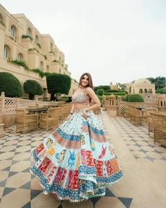 Ensemble Lehenga Choli brodé avec dupatta, tenue indienne pakistanaise florale, longueur au sol, pour mariage et fêtes - Product Image 5