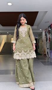 Ensemble de luxe Kurta Palazzo Dupatta pour femme, en soie brodée, style pakistanais moderne, par LD CREATION, idéal pour mariage et fêtes - Product Image 1