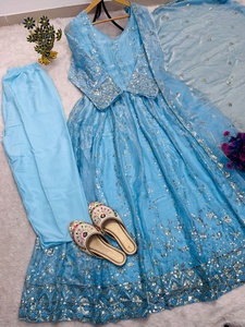 Robe Anarkali brodée bleu clair pour femme, longueur ras du sol, tenue de mariage traditionnelle avec dupatta, style Inde Pakistan - Product Image 3