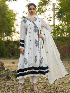 Conjunto de Salwar Kameez Kurta Étnico Bordado en Algodón Blanco, con Encaje Floral, Manga Larga, para Bodas y Diwali - Product Image 6
