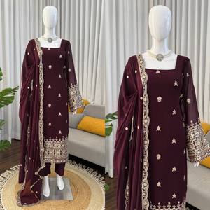 Lanzamiento del nuevo conjunto de fiesta de diseñador con top y pantalón de georgette sintético pesado con intrincados detalles de hilo y lentejuelas, y dupatta. - Product Image 2