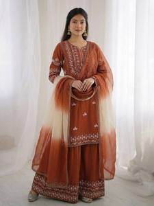 Ensemble Kurti élégant en rayonne et coton brodé avec pantalon Farshi et dupatta en Georgette |   Vêtements ethniques de créateurs pour femmes - Product Image 2