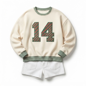 Ensemble décontracté pour femme : Sweat-shirt oversize à col montant et manches longues, design élégant, et short blanc assorti - Product Image 1