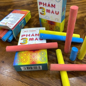 Craie de couleur supérieure multicolore sans poussière pour enfants, enseignants et usage sur tableau noir/journal - Product Image 1