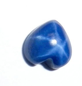 Saphir bleu étoilé en forme de cœur 6x6 mm 1 carat, cabochon poli créé en laboratoire avec effet étoile à 6 branches pour la fabrication de bijoux - Product Image 2