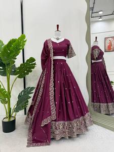 Divyam Creation Lehenga Choli en Spandex Noir Brodé, Col Carré, Manches Longues, Coupe Trapèze, Robe Longue, Finition Artisanale, Style Classique - Product Image 3