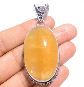 Pendentif en agate naturelle ovale taillée à la main en laiton FE |   Bijoux unisexes plaqués argent de style bohème certifiés IGI - Product Image 1