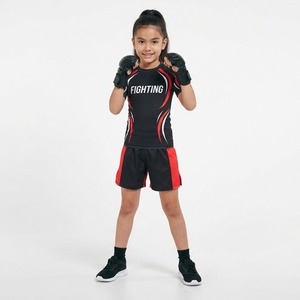 Ensemble de sport MMA personnalisé pour filles : Rashguard à manches courtes et short de combat assorti – Tenue d'entraînement athlétique par sublimation - Product Image 1