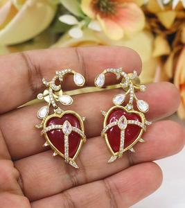 Pendientes Clásicos con Acabado Dorado y Circonitas Cúbicas con Aspecto de Piedra para Mujeres y Niñas, para Looks de Noche, para Fiestas, a la Moda - Product Image 3