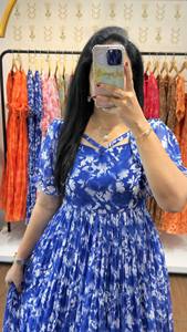 Vestido Maxi Golden Grace, Vestido Maxi Blossom Breeze, Vestido Maxi Celestial Glow, Vestido Largo de Tela Suave, Atuendo Elegante para Celebraciones - Product Image 5