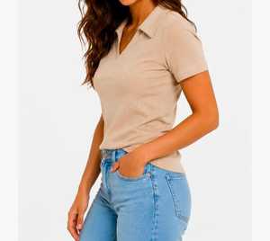 เสื้อโปโลแขนสั้นสีเบจสำหรับผู้หญิง เสื้อคอวีถักแบบลำลอง - Product Image 1