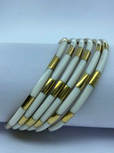 Conjunto de Brazaletes de Resina y Latón Modernos con Iconos Similares - Joyería Elegante y a la Moda para Mujer, para Uso Diario y de Fiesta, Accesorio de Regalo - Product Image 2