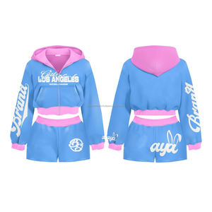 Ensemble deux pièces personnalisé avec logo imprimé en relief pour femme : survêtement streetwear coupé-cousu avec sweat à capuche court et short - Product Image 1