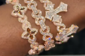 Pulsera de Moissanita y Diamantes en Oro Rosa con Patrón Cruzado, Cadena de Eslabones con Micro Pavé, Joyería Religiosa de Lujo, Unisex, para Uso Diario - Product Image 2
