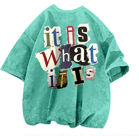 Camiseta Oversize de Hombre con Estampado 'It Is What It Is', Manga Corta, Cuello Redondo, Estilo Casual Urbano, Algodón Lavado, Diseño de Letras en la Espalda