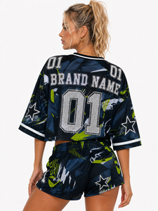 Ensemble de survêtements scintillants style universitaire, haut court en maille premium, motif camouflage abstrait, strass, maillot de football américain, imprimé étoiles surdimensionné, collection mode sport - Product Image 2