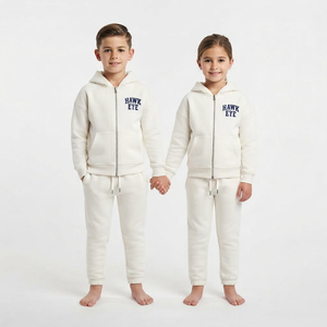 Conjunto Deportivo de Dos Piezas para Niños, Sudadera con Capucha y Pantalones Jogger con Cierre Completo y Logotipo, Fabricante de Ropa de Buena Calidad - Product Image 3
