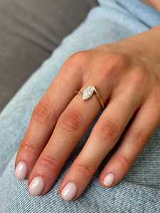 Bague en or jaune 14 carats avec diamant marquise de 1,01 carat, style croisé, pour femme, bijoux de fiançailles et de mariage de style signet, diamant de laboratoire - Product Image 2