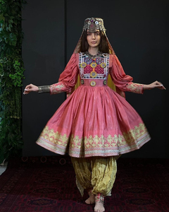 Hermoso Vestido Tradicional Afgano Kuchi, Mangas Largas Oscuras, Bordado Multicolor Detallado en el Pecho, Vestido Afgano Kuchi con Monedas - Product Image 5
