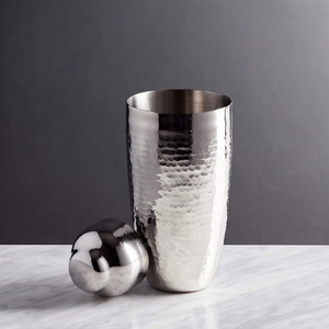 เชคเกอร์ค็อกเทลสีเงินลายตอกแบบ Hammered Theme พร้อมผิวสัมผัสเงางามหรูหรา อุปกรณ์บาร์สุดหรูที่ออกแบบมาเพื่อการผสมที่ยอดเยี่ยม - Product Image 4