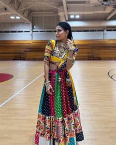 Ensemble Lehenga Choli moderne multicolore à imprimé numérique spécial Navratri, avec travail de miroirs réels, en coton mousseline, pour les fêtes Garba Dandiya - Product Image 2
