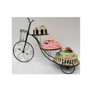 Soporte de Latón de Lujo para Pasteles y Postres, Ideal para Eventos y Reuniones - Product Image 1
