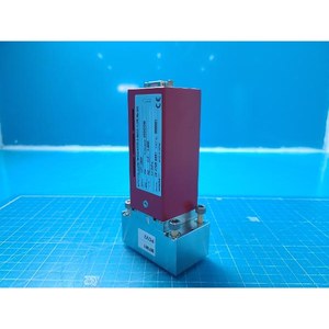 Contrôleur de pression de gaz HORIBA STEC GP-100F d'occasion – Pièces d'équipement semi-conducteur d'époque - Product Image 5