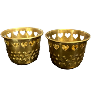 Portavelas metálico que agrega carácter a los escritorios de oficina y mesas de estudio, realza las noches de invierno acogedoras con una cálida luminosidad suave. - Product Image 1