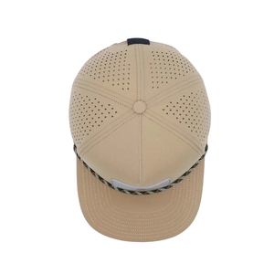 Gorra de golf impermeable y transpirable de fábrica, de 5 paneles, estructurada, con parche de silicona personalizado, visera plana y cuerda trenzada en la visera. - Product Image 4