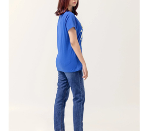เสื้อยืดลำลองผู้หญิงสีน้ำเงิน ผ้าวูล คอวี แขนสามส่วน ลายทาง พิมพ์ลาย ทรงปกติ ระบายอากาศได้ดี ผ้าเจอร์ซีย์สีตัดต่อ - Product Image 4