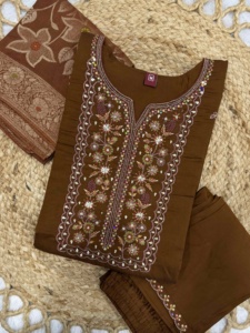 Ensemble Kurti de créateur en viscose pure et soie de mangue - Product Image 2