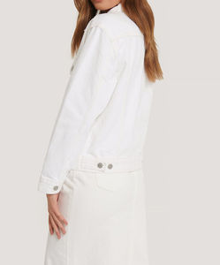 Chaqueta Vaquera Blanca Personalizada para Mujer con Cuello Vuelto, Patrón de Motocicleta Bordado, Relleno de Algodón, ODM OEM, para Invierno - Product Image 5