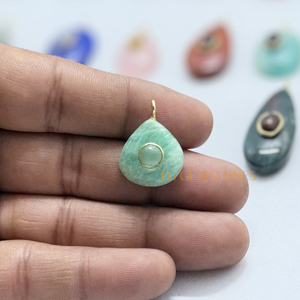 Colgante de Piedra Preciosa Ojo de Tigre en Forma de Pera Chapado en Oro de 18K con Doble Bisel Ovalado Pequeño y Dijes Hechos a Mano - Product Image 5