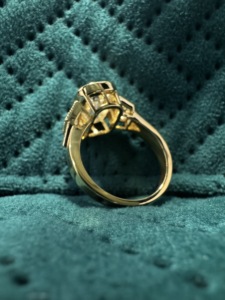 Anillo de Compromiso de Oro Amarillo de 18K con 5.74CT de Diamantes en Total, Anillo de Lujo con Diamante Cultivado en Laboratorio de Corte Cojín de 4.50CT - Product Image 4