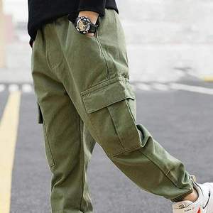Pantalon cargo de qualité supérieure en coton, multi-poches, durable, pour le travail, les voyages en plein air et les occasions décontractées, disponible à la vente - Product Image 5