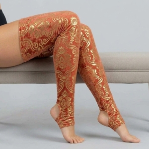 Collants de pole dance pour femmes avec panneaux adhésifs jusqu'aux cuisses, offrant un contact sécurisé, une mobilité flexible et une extensibilité confortable. - Product Image 4