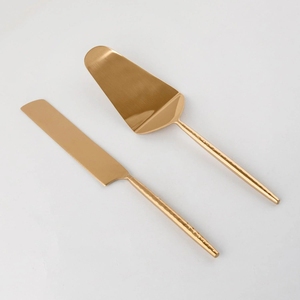 Ensemble de serveur et couteau à gâteau en or martelé de luxe avec poignées texturées pour mariages, anniversaires et fêtes - Product Image 4