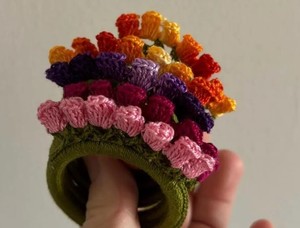 Anillo de Servilleta Floral de Ganchillo: Decoración de Mesa Hecha a Mano con Diseño de Tulipán para Primavera y Regalo de Inauguración de Casa - Product Image 2