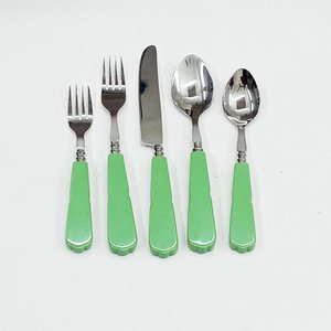 Vente exclusive de couverts de qualité standard au design royal, avec manche en résine alimentaire, fourchette, cuillère et couteau. - Product Image 2