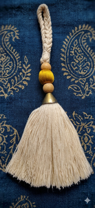 Porte-clés de luxe à pompon pour clés de voiture, style bohème, pendentif décoratif, pompon en tissu beige avec anneau métallique - Product Image 6