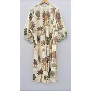 Robe midi élégante bohème beige en coton artisanal avec col noué et imprimé ethnique palmiers, robe décontractée pour femmes - Product Image 5