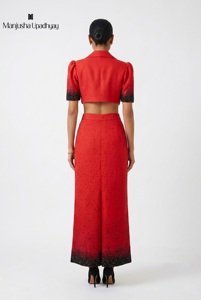 Ensemble deux pièces rouge haute couture pour femmes, comprenant un blazer court de créateur et une jupe longue ornée - Product Image 5