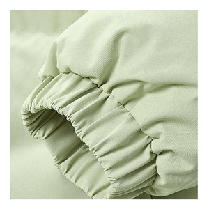 Veste matelassée pour homme à fermeture éclair intégrale, avec logo personnalisé, de haute qualité, à manches longues, en polyester, pour l'hiver, fabriquée directement en usine - Product Image 4