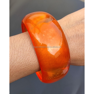 Bracelet élégant en résine fait à la main | Bijoux pour femmes élégantes Accessoire de mode unique Bracelet en résine léger et durable - Product Image 6