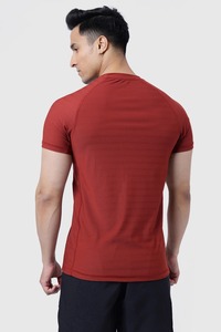 Camiseta de compresión para hombre, ropa deportiva para gimnasio, fitness, secado rápido, tela elástica, entrenamiento, camiseta deportiva, proveedor de ropa deportiva - Product Image 4