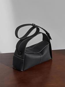 Sac à bandoulière en cuir véritable de qualité supérieure pour femmes, élégant sac à main noir avec surpiqûres contrastées blanches, sacoche élégante pour un usage quotidien - Product Image 2