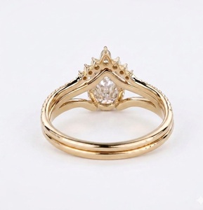 Ensemble de bagues de fiançailles en diamant de laboratoire poire de 2,45 carats, en or 14 carats, avec solitaire à tige fendue et alliance courbée, ensemble de bagues de mariée style tiara - Product Image 6