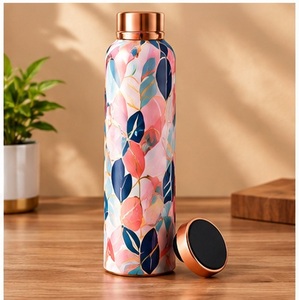 Bouteille d'eau en cuivre à motif floral avec couvercle en cuivre, portable pour les voyages - Product Image 1