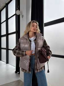 Gilet matelassé pour femme, veste en duvet, tissu en denim de peau de mouton, col à capuche, manches longues, fermeture éclair, couleur unie - Product Image 1